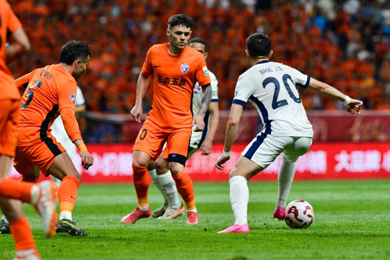 赛地聚焦：中超窗口期热度飙升；曼联更衣室发声；底气十足；赛程密集仍需轮换(英超曼市德比最晚的首次射门)