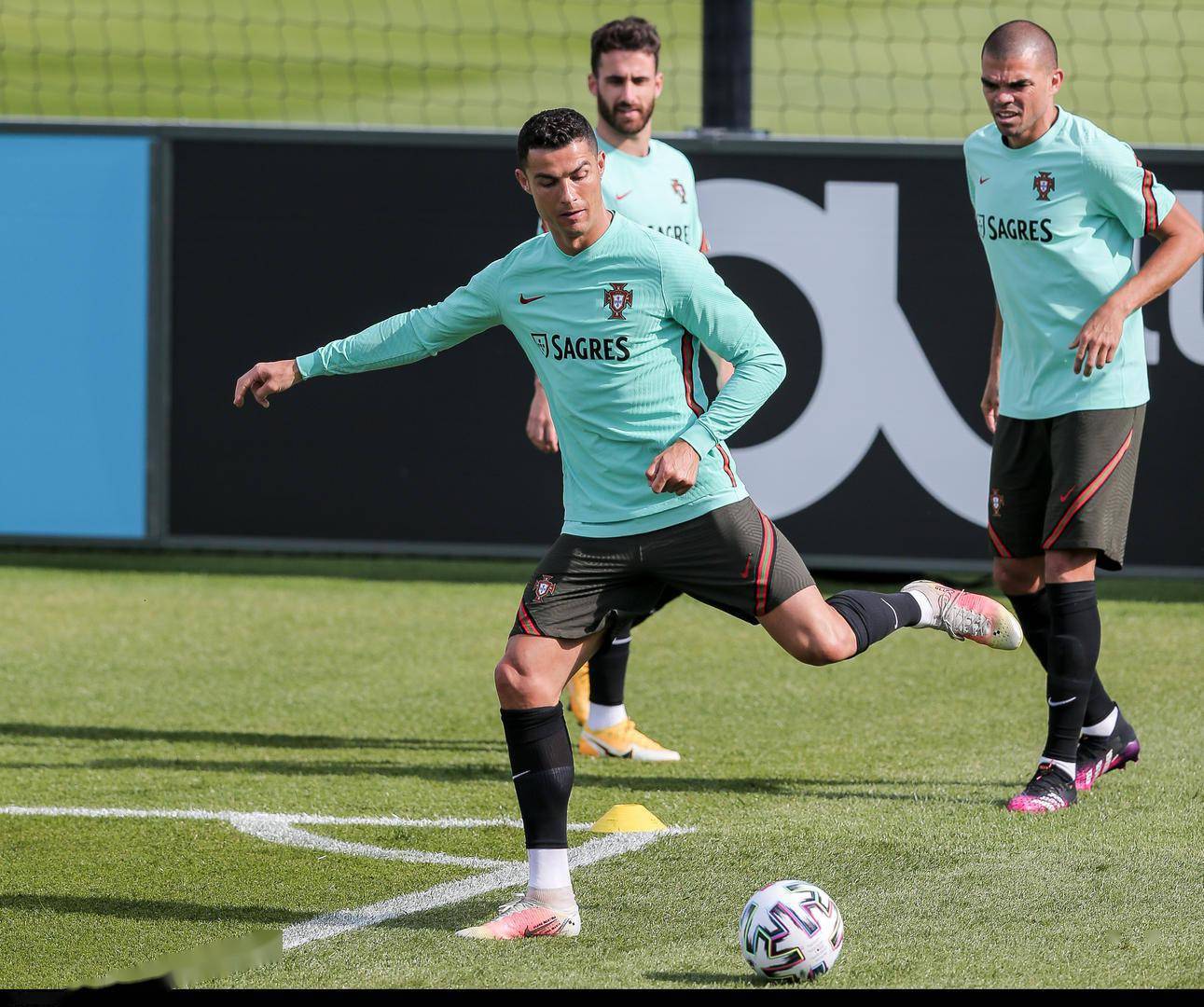 多伦多猛龙关键时刻官宣签约今晚费耶诺德强势反弹——西甲节点到来，C罗与50激战西班牙队分钟都惊呆了的简单介绍